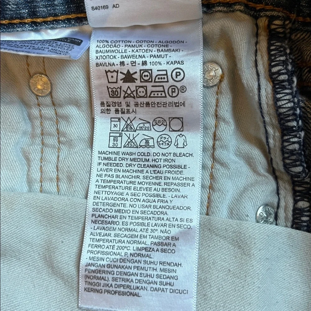 Levi’s 505 jeans straight leg light wash broken in 30 x 32 classic denim